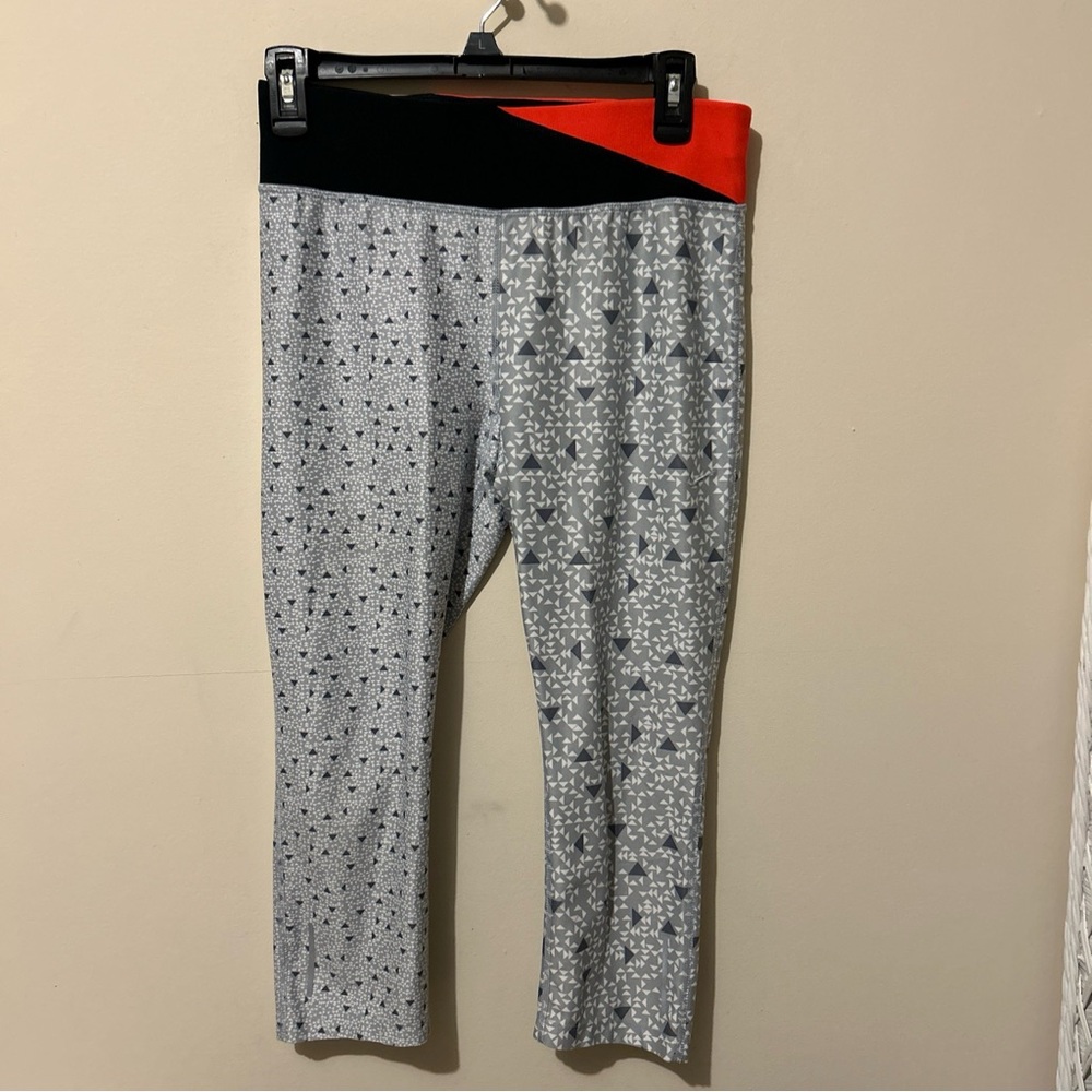 Nike Dri Fit Capri Pants Women’s Medium Gray Athleisure Activewear Exercise Run
